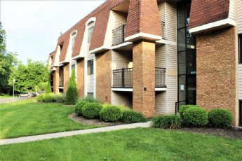 Woodland Apartments, photograph 1 of 6